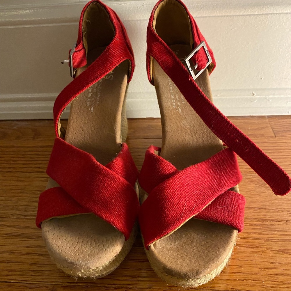 TOMS red wedge sandal, size 5